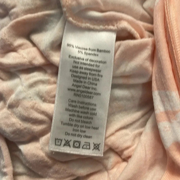 Angel Dear pink lip print bamboo onesie size 6-9M - Picture 4 of 4